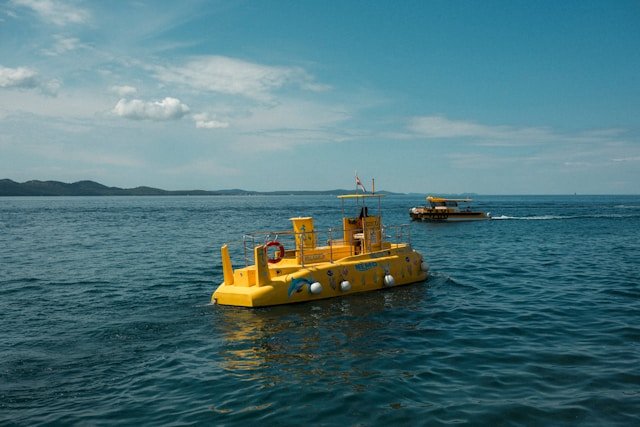 Semi submarine In North Bay